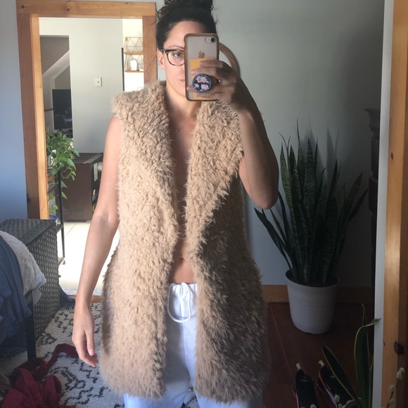 Me Jane Jackets & Blazers - NWT faux fur vest with pockets